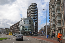 909633 Gezicht op de Oudenoord te Utrecht, met het appartementencomplex In het Noorderlicht en rechts de Westerdijk.